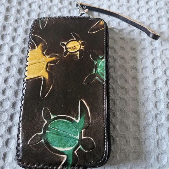 Turtle Design Leather Wallet - Picture 2 of 4